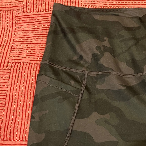 Athletic Works women’s size large NWT camo leggings - Picture 4 of 16